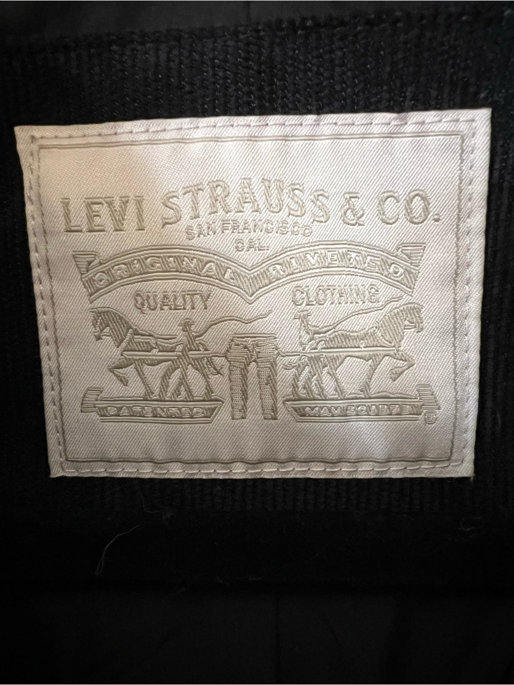 Levi's Black Women's Quilted Puffer Jacket - Picture 3 of 6